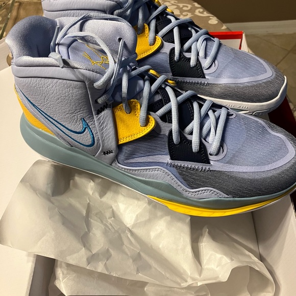 Nike Kyrie Infinity Men Shoe - Picture 2 of 7